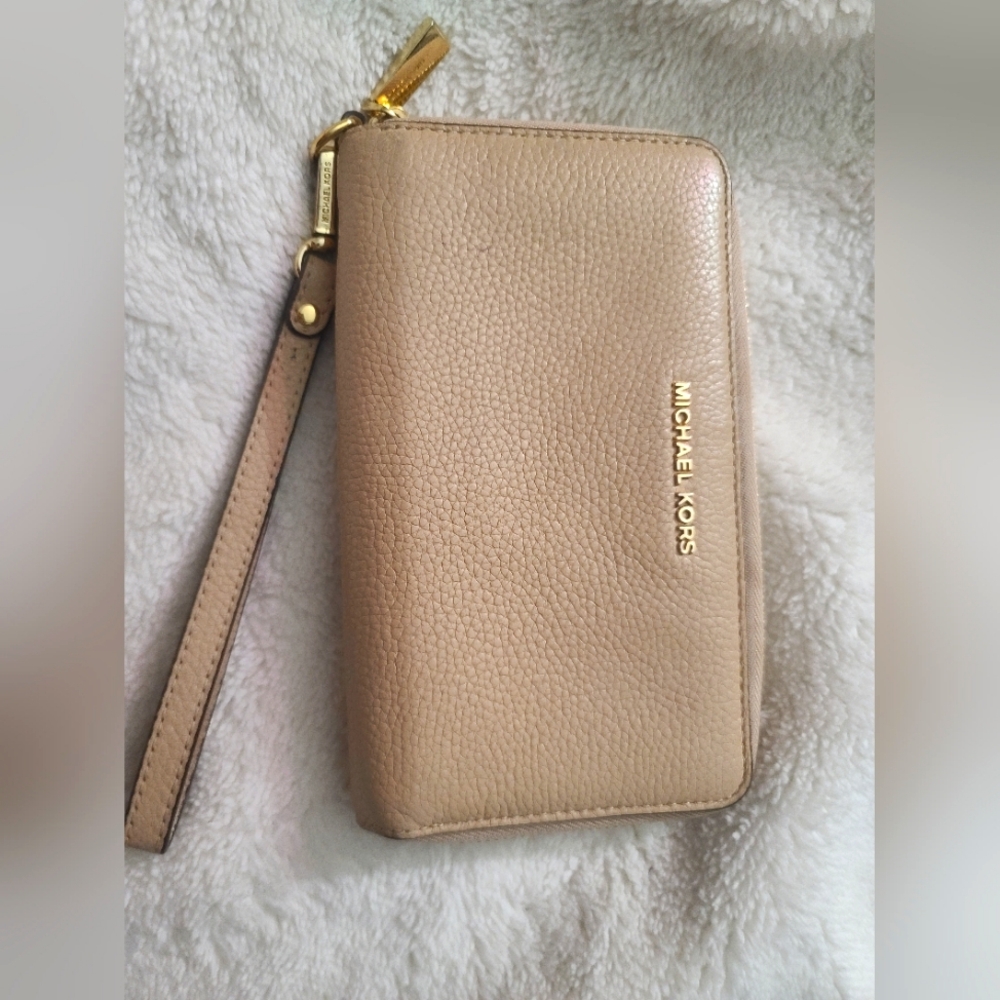 Michael Kors Wristlet Wallet